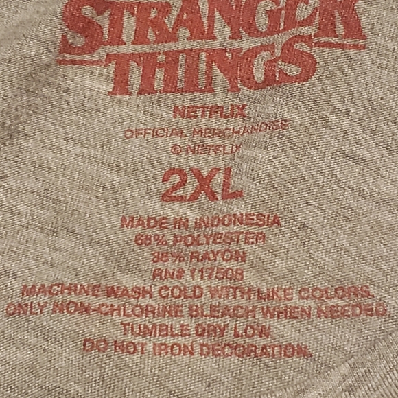 Women's gray Netflix official merchandise Stranger Things tee shirt. size 2xl. - Picture 3 of 3